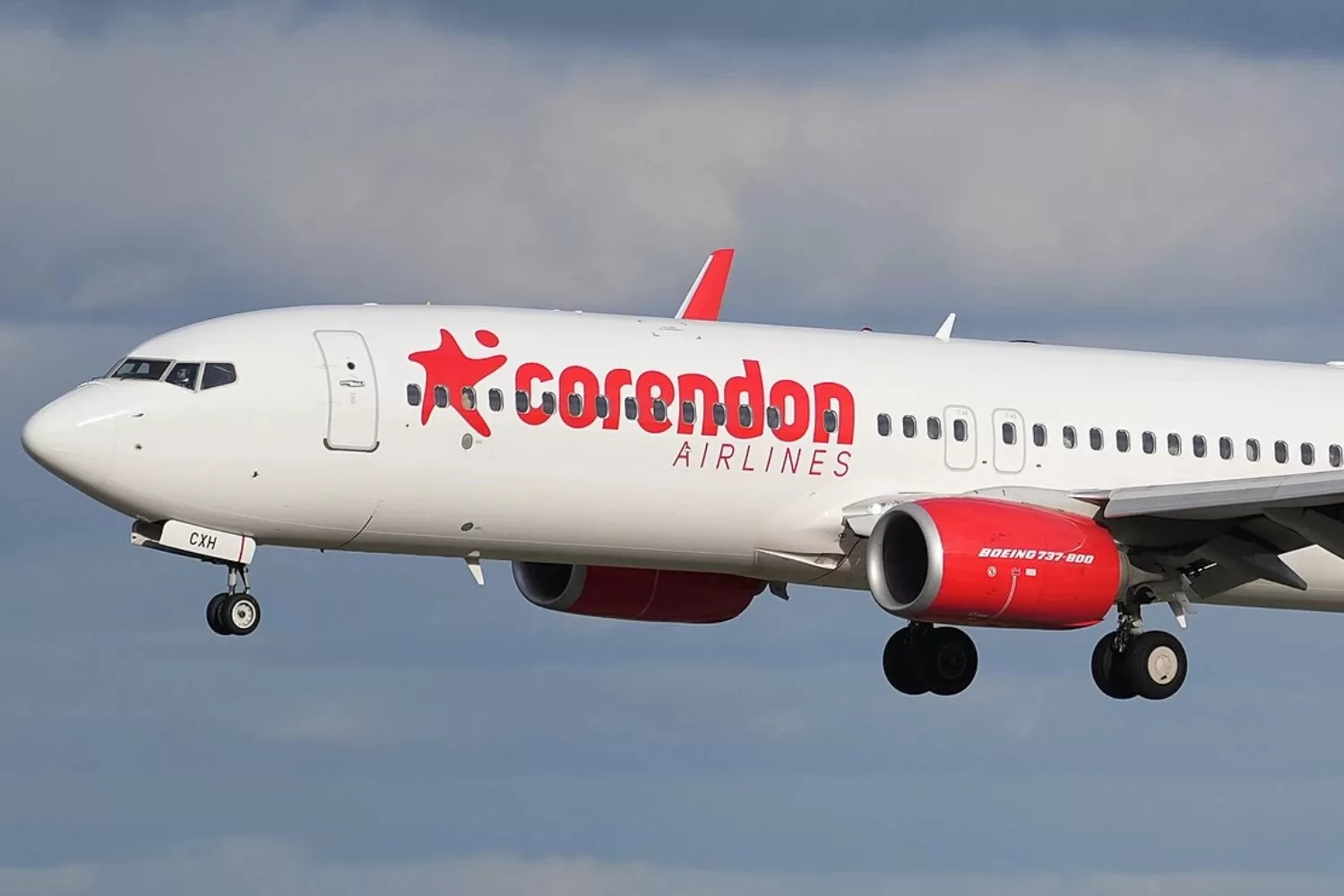 Boeing 737 com 184 pessoas a bordo aciona alerta de sequestro por engano e é escoltado por caças