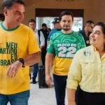 Flávio Bolsonaro e Nikolas Ferreira chegam a Manaus para o Bloquinho 22 na Ponta Negra