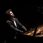 Pianista premiado internacionalmente faz concerto gratuito no Teatro Amazonas
