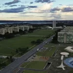 Suspeita de bomba perto do STF fecha trecho da Esplanada em Brasília
